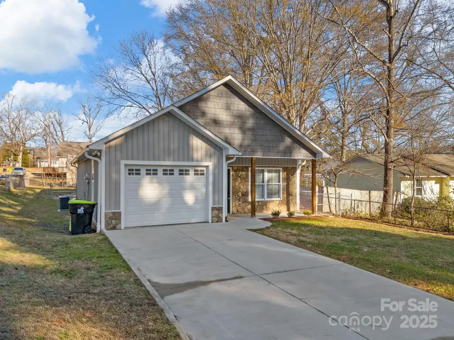 409 S Lyles Avenue, Landrum, SC 29356 - #2