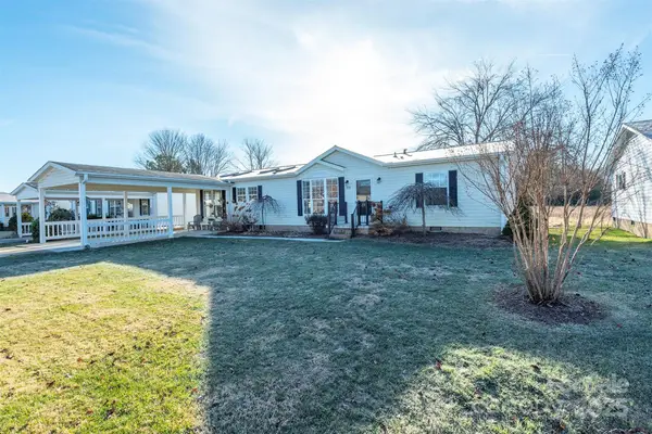 428 Riverwind Drive, Hendersonville, NC 28739