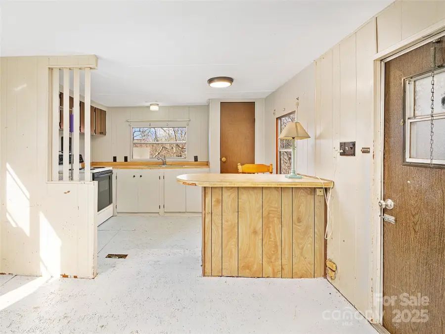 1905 Old Spartanburg Road, Hendersonville, NC 28792 - Image #3