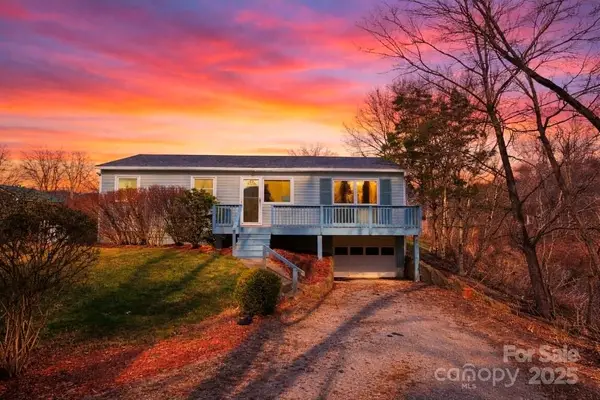 31 Stanley Street, Candler, NC 28715