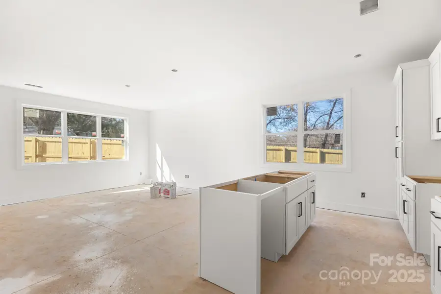 901 N Hoskins Road, Charlotte, NC 28216 - Image #2