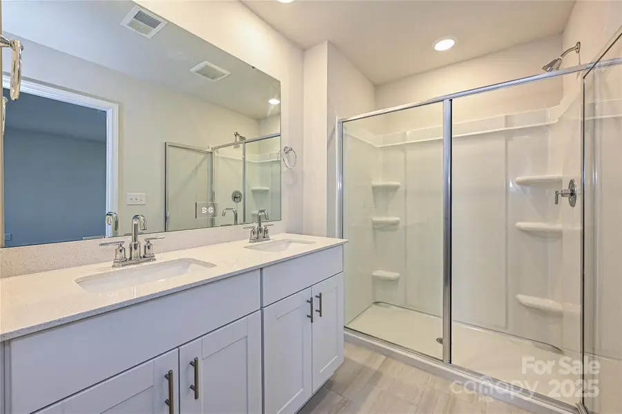 8109 Hidden Springs Trail, Charlotte, NC 28216 - Image #3