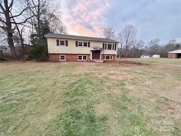 2330 40th Avenue Court Ne, Hickory, NC 28601