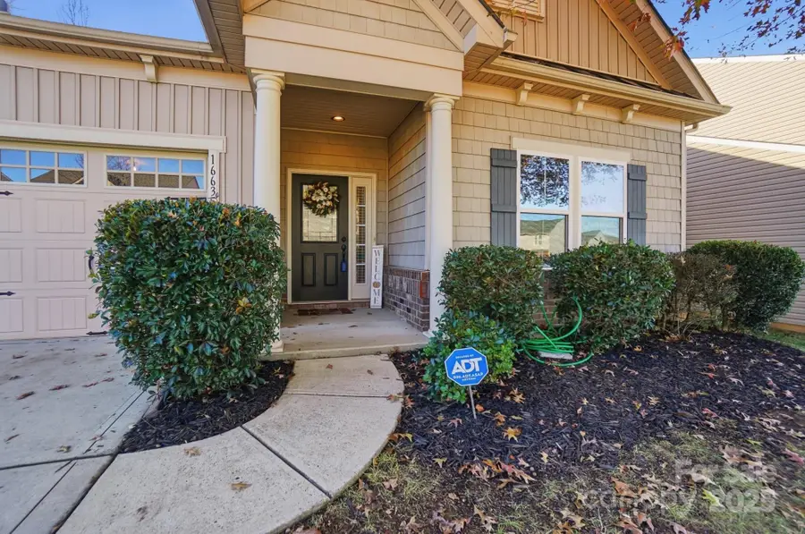 16635 Crimson Sargent Drive, Charlotte, NC 28213 - Image #2