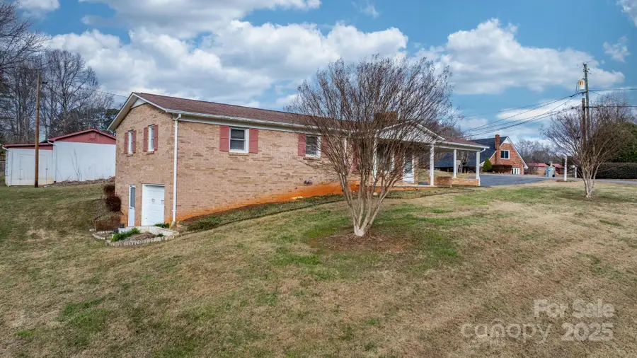 902 Greenwood Place, Lenoir, NC 28645 - Image #2