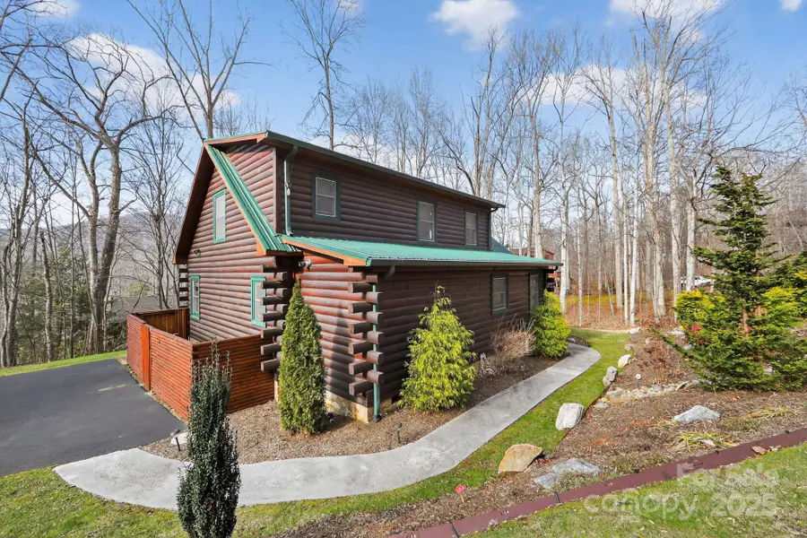 676 Henry Dingus Way, Maggie Valley, NC 28751 - Image #2