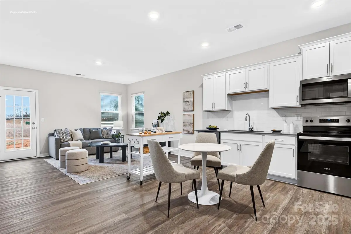 639 13th Avenue Drive Ne, Hickory, NC 28601 - Image #1