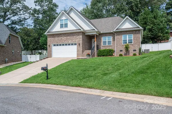 1261 10th Street Place Nw #34, Hickory, NC 28601