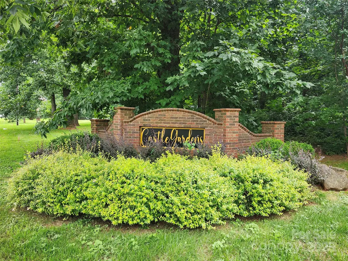 9843 Drawbridge Drive, Charlotte, NC 28215 - Image #1