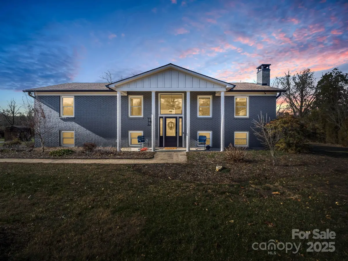 1717 Glenheath Drive, Hendersonville, NC 28791 - Image #1