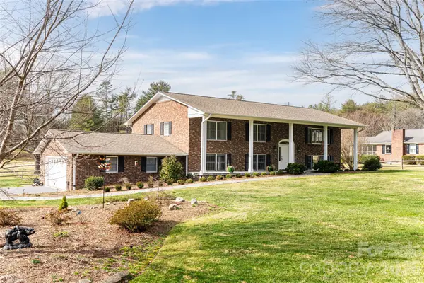 774 Crooked Creek Road, Hendersonville, NC 28739