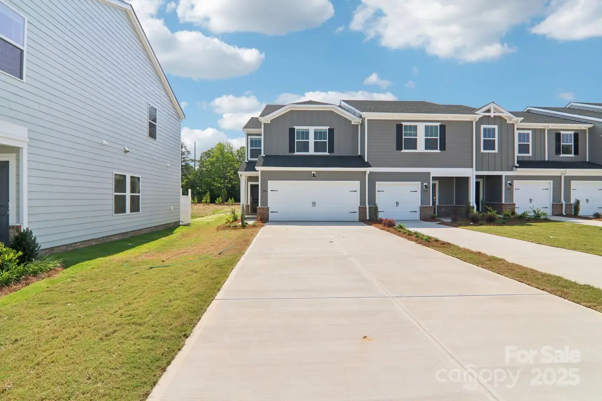 8120 Hidden Springs Trail, Charlotte, NC 28216 - Image #1
