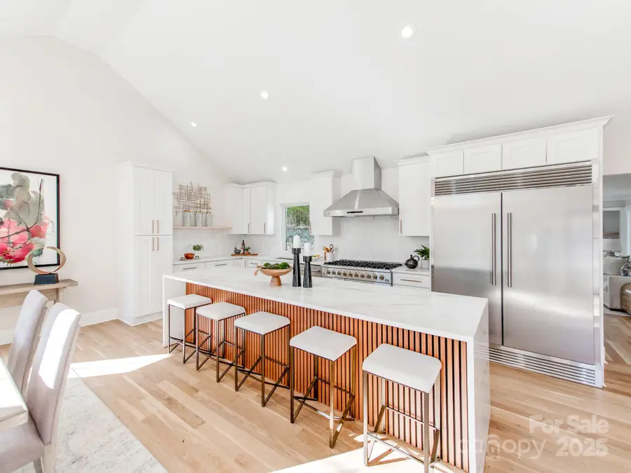 2801 Huntingtowne Farms Lane, Charlotte, NC 28210 - Image #2