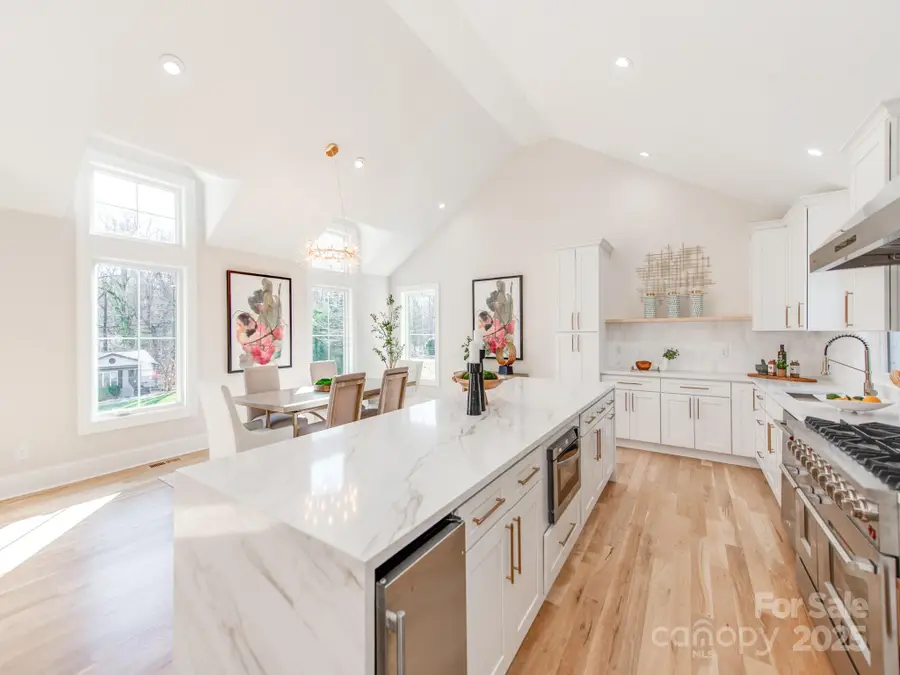 2801 Huntingtowne Farms Lane, Charlotte, NC 28210 - Image #3