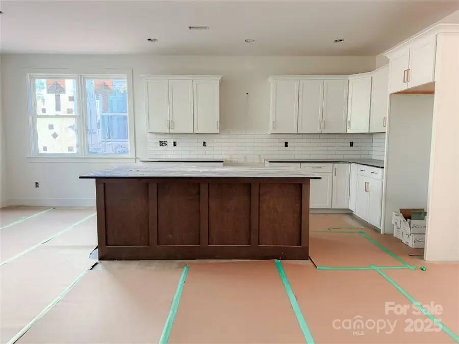 2416 Crestview Drive, Charlotte, NC 28216 - Image #2