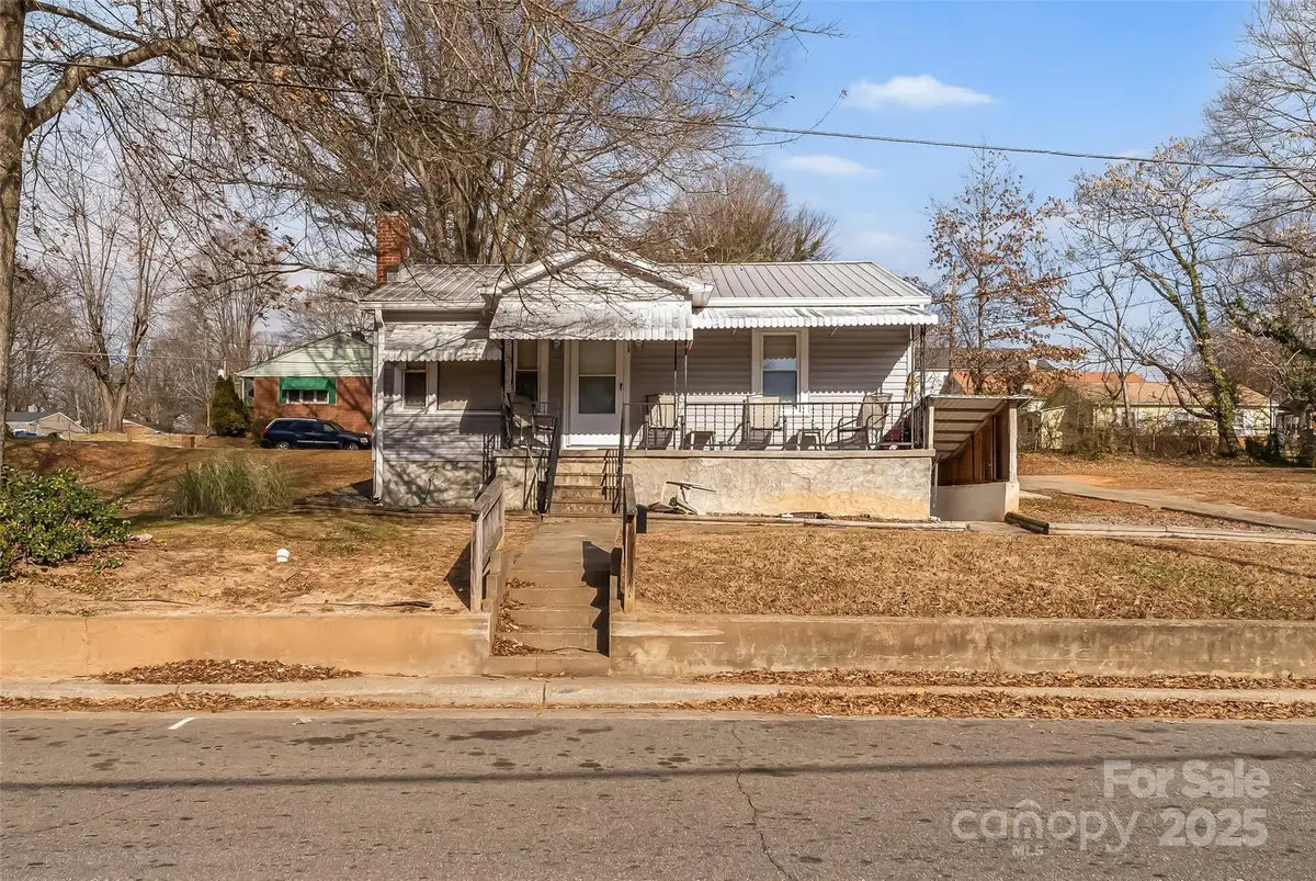 230 5th Avenue Sw, Hickory, NC 28602 - Image #1