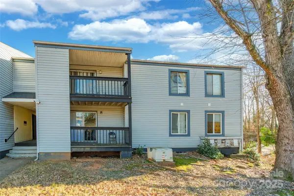 833 Farmhurst Drive, Charlotte, NC 28217