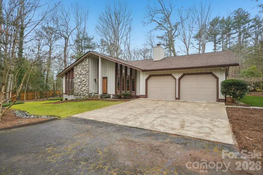19 Hickory Court Lane, Hendersonville, NC 28792 - Image #2
