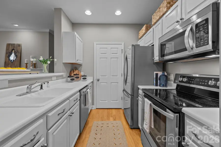 416 Queens Road #19, Charlotte, NC 28207 - Image #2