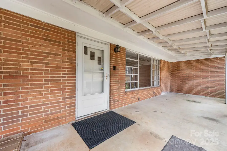 1177 2nd Street Place Se, Hickory, NC 28602 - Image #2