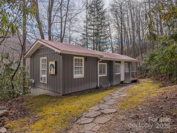 155 Mull Cove Road, Maggie Valley, NC 28751