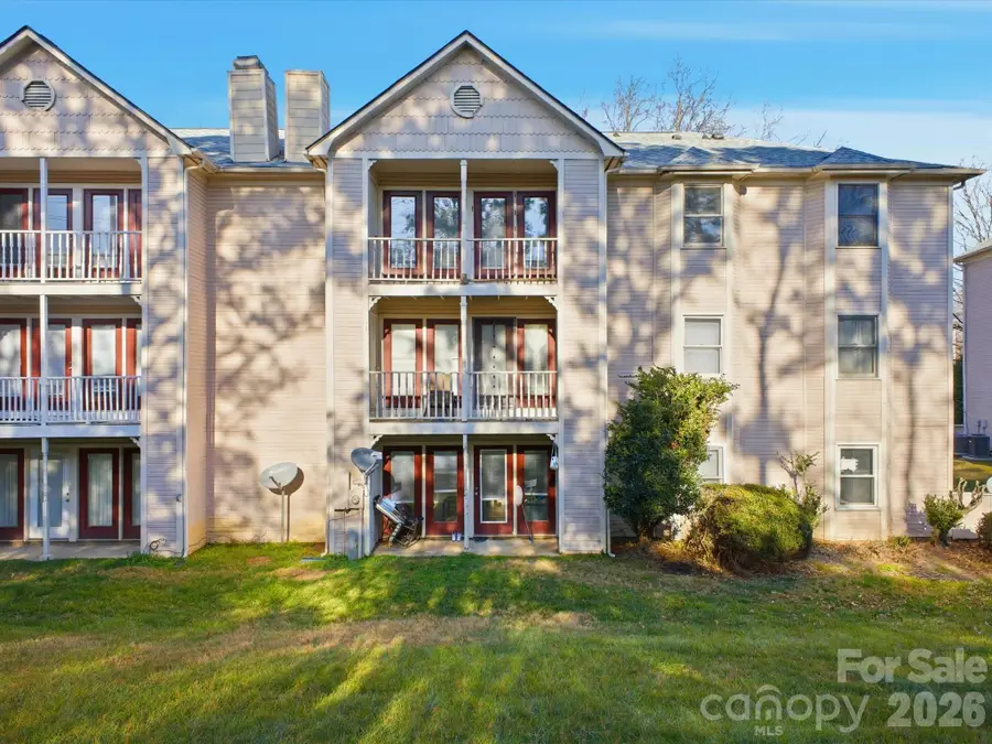 6146 Meadow Rose Lane, Charlotte, NC 28215 - Image #2