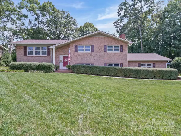 606 Brookgreen Drive, Dallas, NC 28034