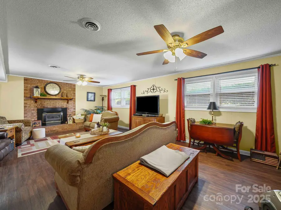 606 Brookgreen Drive, Dallas, NC 28034 - Image #3