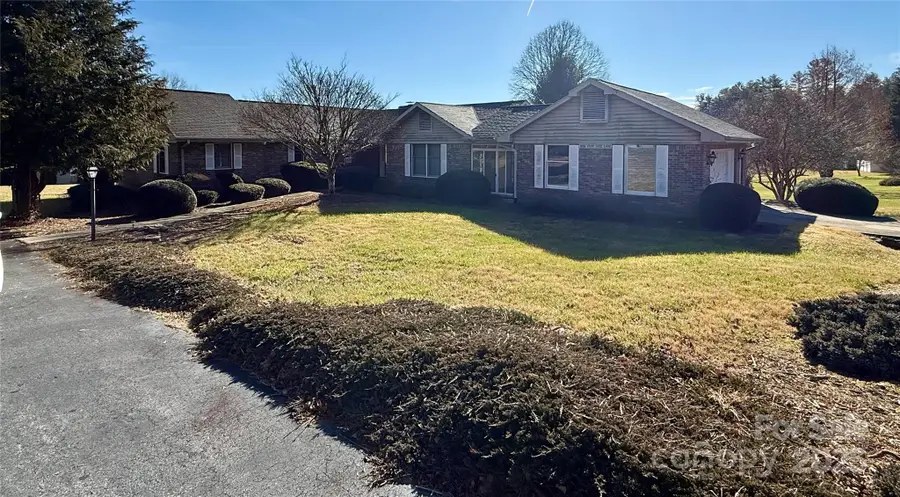 2001 Plum Tree Lane, Hendersonville, NC 28739 - Image #3