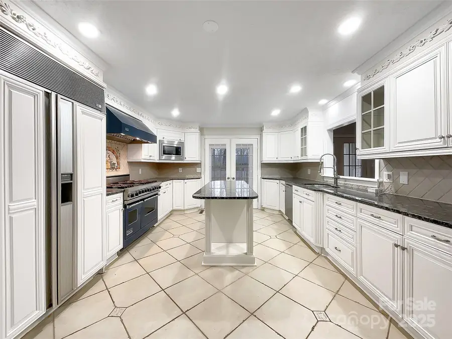 323 Glen Eagles Road E, Statesville, NC 28625 - Image #2