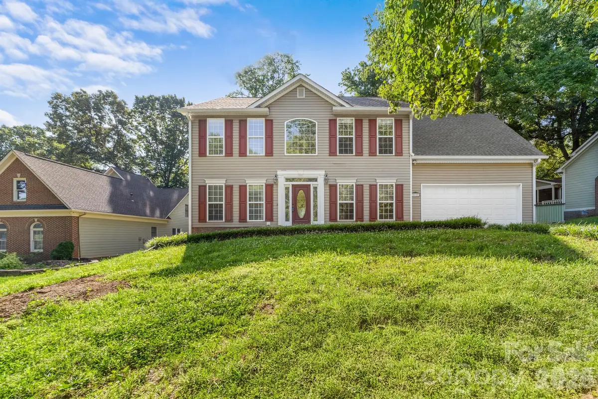 9127 Brocklehurst Lane, Charlotte, NC 28215 - Image #1