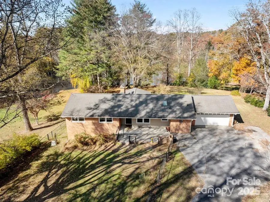 20 Country Road, Hendersonville, NC 28791 - Image #2