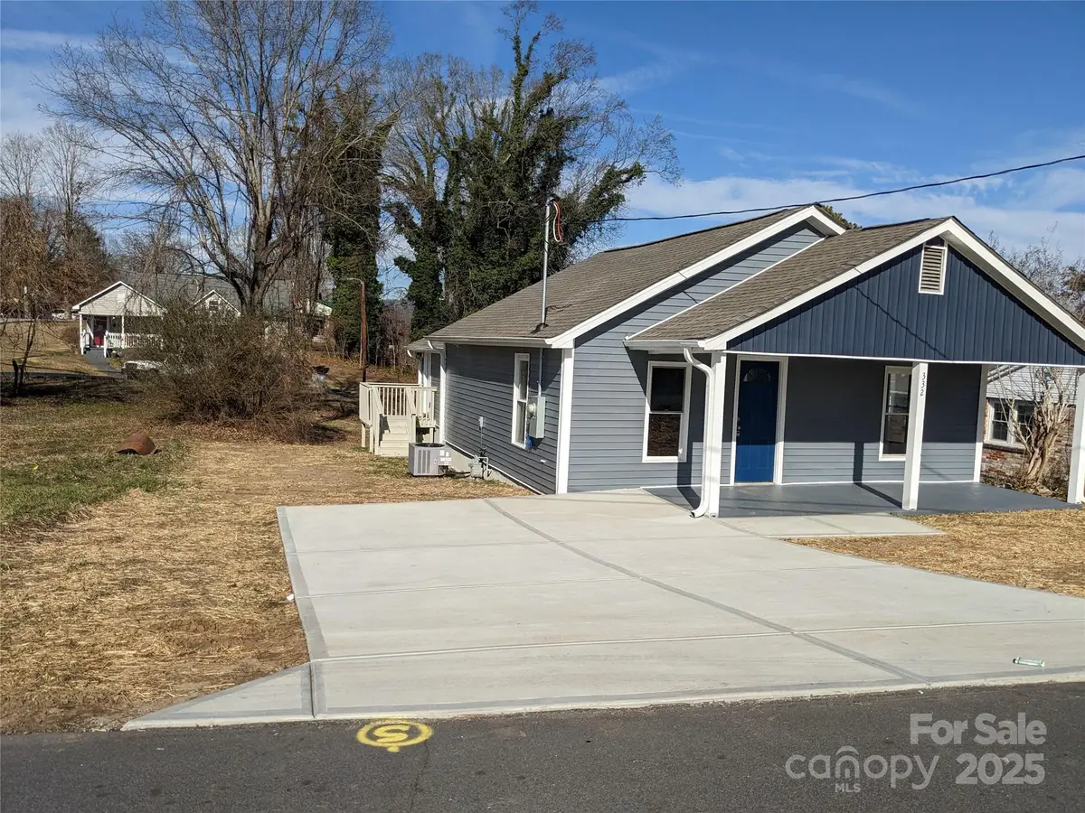 332 Arlington Circle Nw, Lenoir, NC 28645 - Image #1