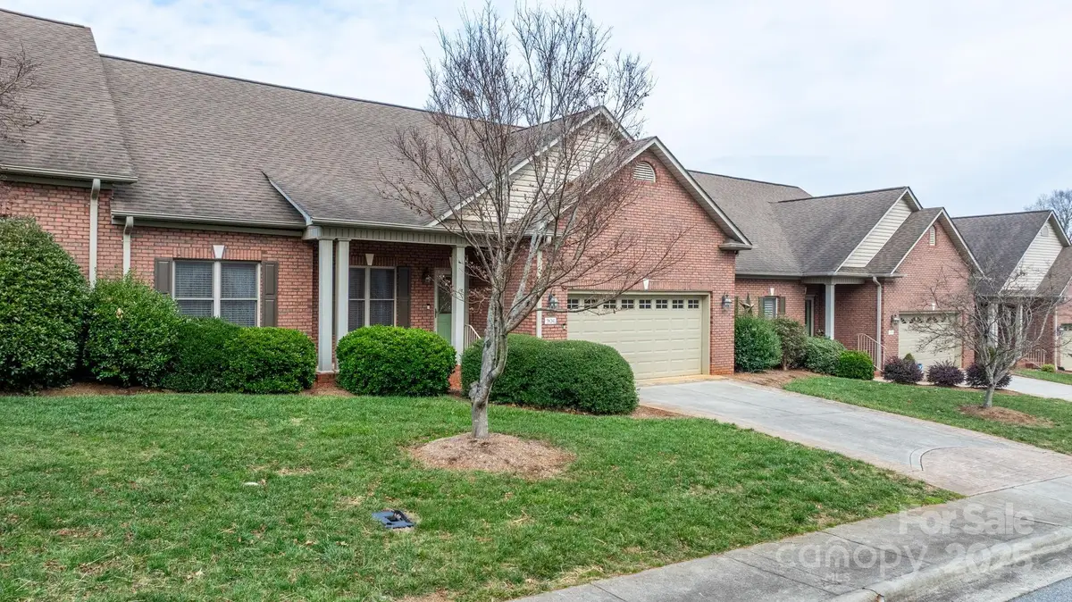 906 3rd Street Drive Ne, Conover, NC 28613 - Image #1