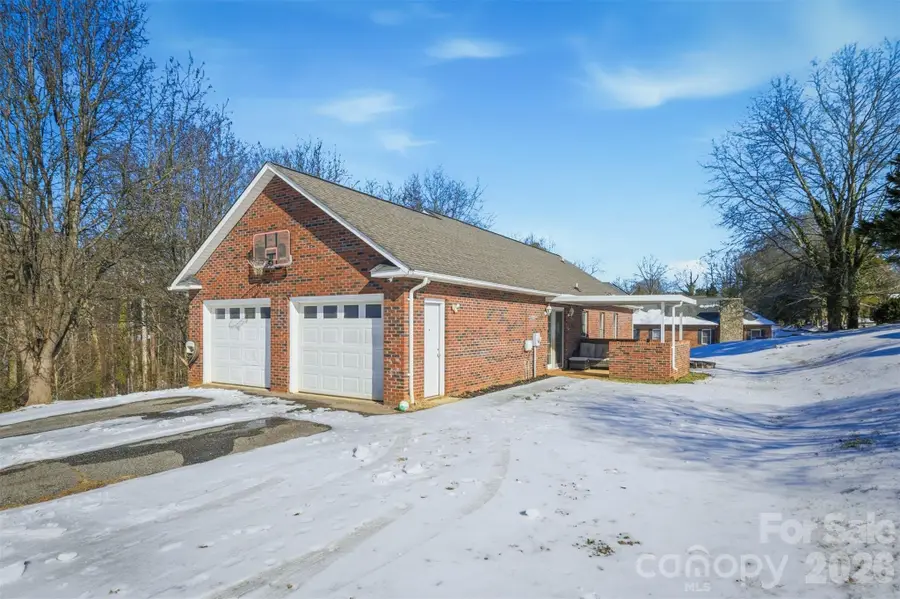 2965 Lawrence Drive, Claremont, NC 28610 - Image #3