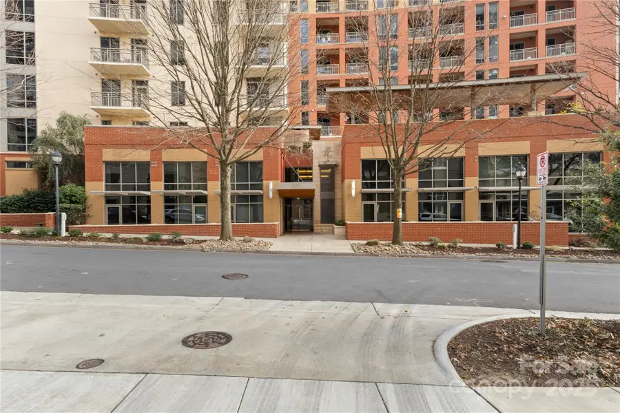 701 Royal Court #603, Charlotte, NC 28202 - Image #2