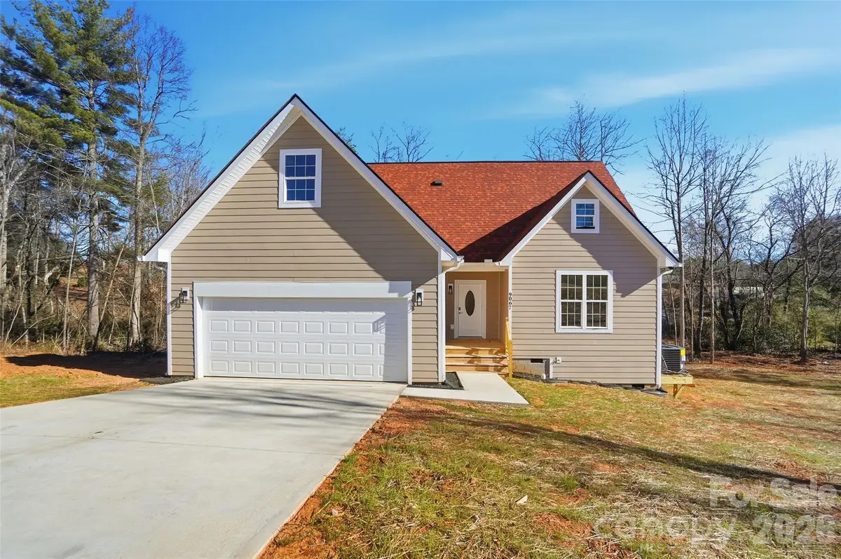 9067 Mccray Farms Drive, Hickory, NC 28601 - Image #1