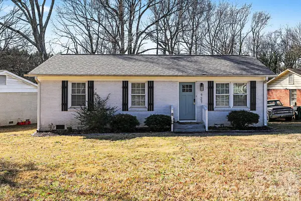 727 Thera Drive, Charlotte, NC 28206