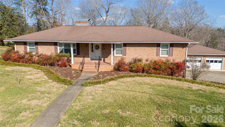 207 Woodlawn Drive, Morganton, NC 28655 - Image #2