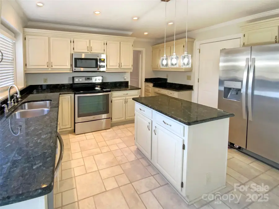 3906 Melshire Lane, Charlotte, NC 28269 - Image #2
