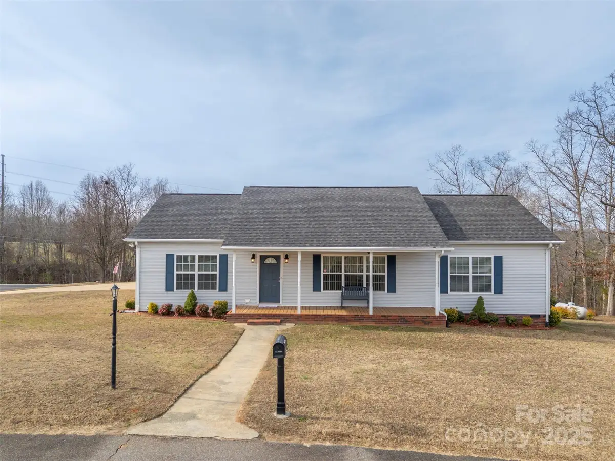 123 N Cul De Sac Street, Forest City, NC 28043 - Image #1