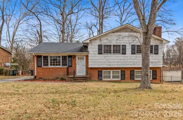 3005 Twin Lakes Drive, Greensboro, NC 27407