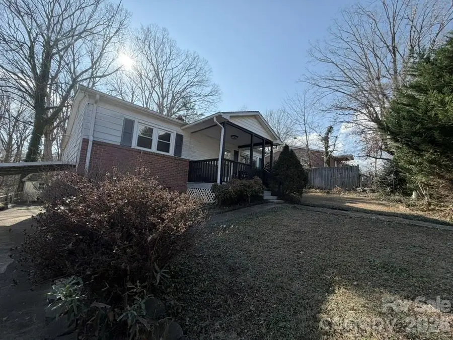 973 8th Avenue Nw, Hickory, NC 28601 - Image #2