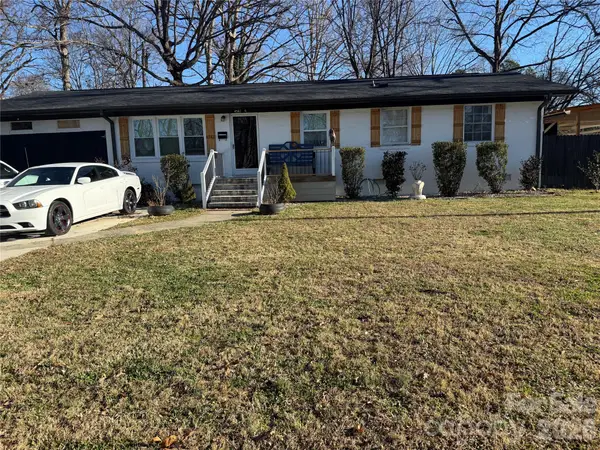 4541 Thornwood Road, Charlotte, NC 28213