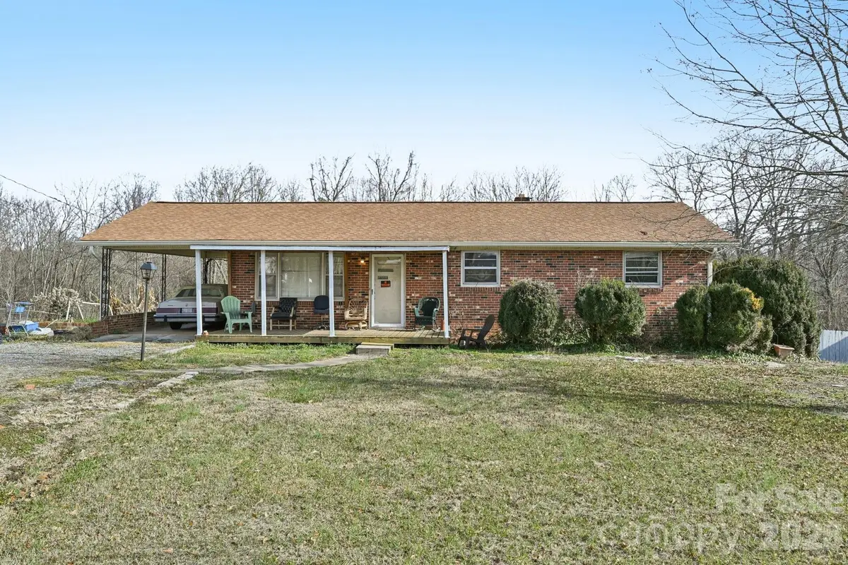 1231 2nd Street Se, Hickory, NC 28602 - Image #1