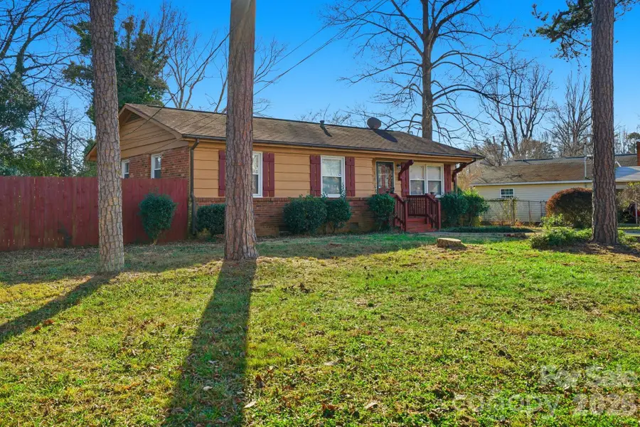 4821 Woodway Place, Charlotte, NC 28208 - Image #2