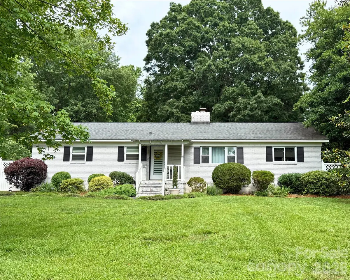 2333 Lakeview Circle, Matthews, NC 28105 - Image #1