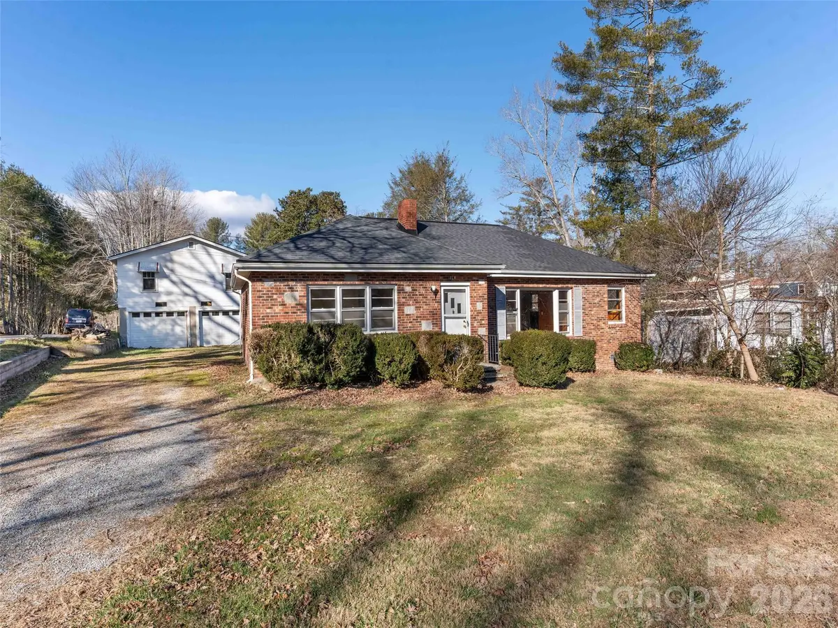 118 Rutledge Drive, Hendersonville, NC 28739 - Image #1