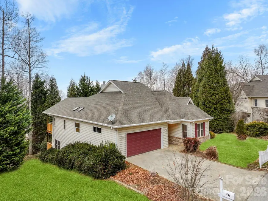 242 Carriage Summitt Way, Hendersonville, NC 28791 - Image #2