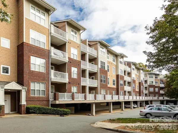 1000 E Woodlawn Road #113, Charlotte, NC 28209